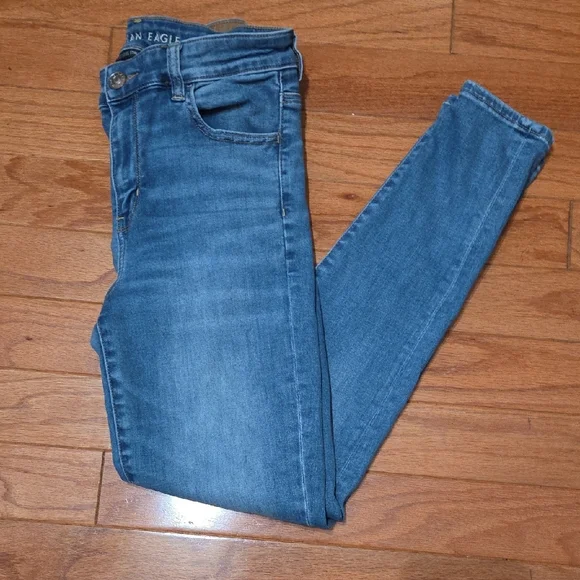 American Eagle Outfitters Skinny Jeans in Medium Blue Wash - Picture 7 of 7